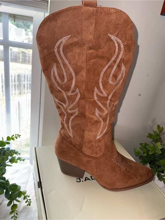J. Adams Shoes - NWT - J.Adams Roundup -Women's Tan Western Embroidered Mid-Heel Boots - Size 10